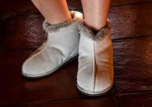 sheepskin-slippers-444181_1280